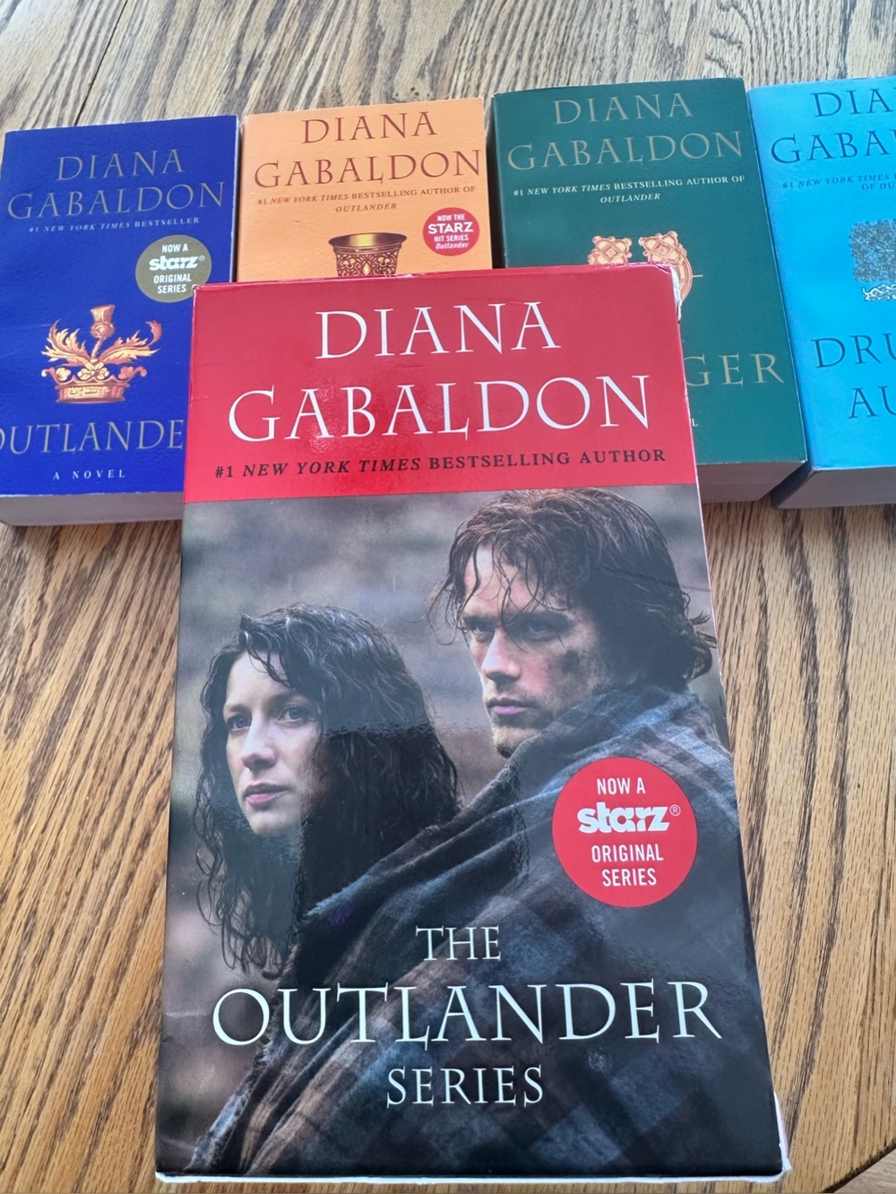 Diane Gabaldon Outlander Series Bundle: Books 1,2,3,4 Boxed Set - Picture 5 of 11
